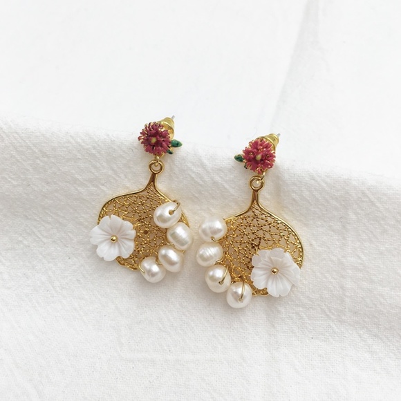 Plum Blossom 18k Gold Plated Peal Earrings $39 - Picture 4 of 6
